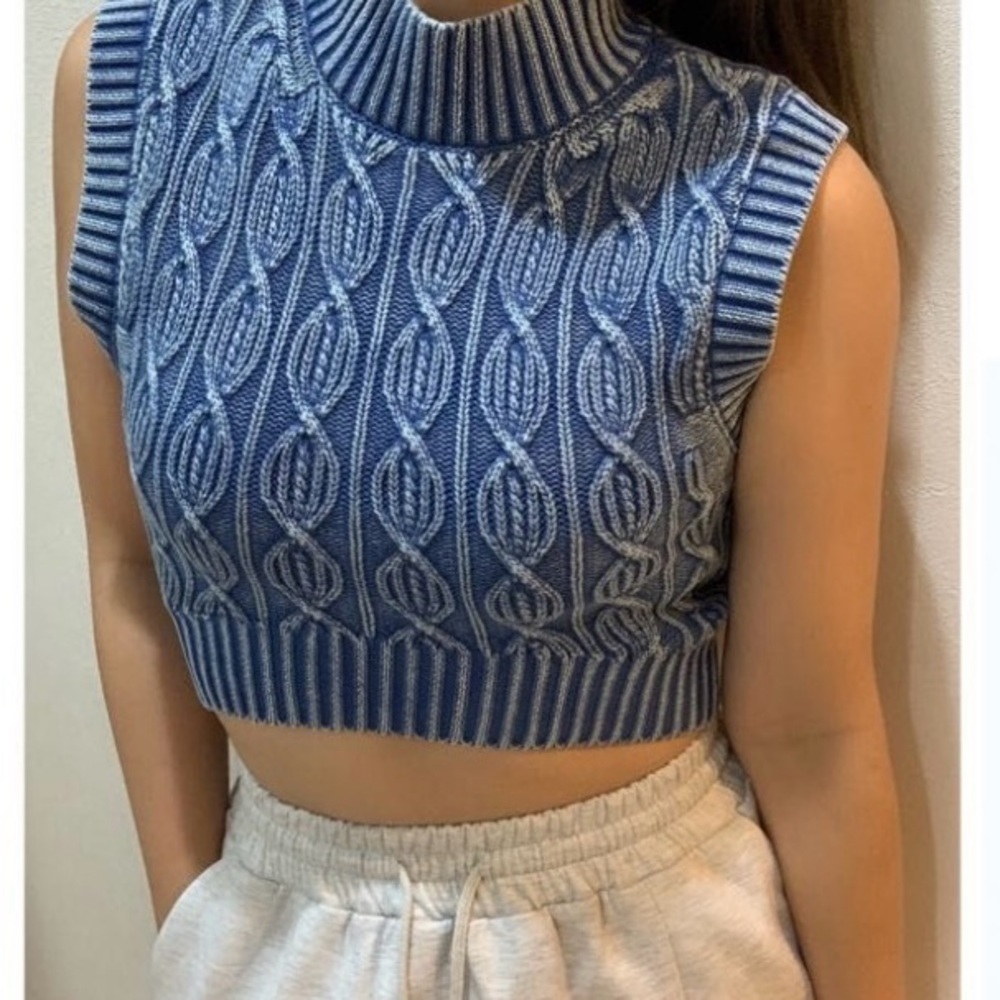 Zara Sleeveless Cable Knit Crop vest - Blue